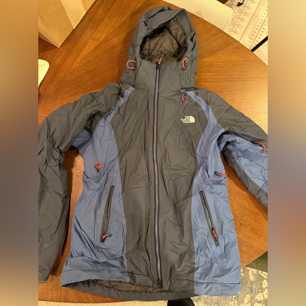 The North Face Summit Series Jacket. Women’s
Size Medium. Lightly used